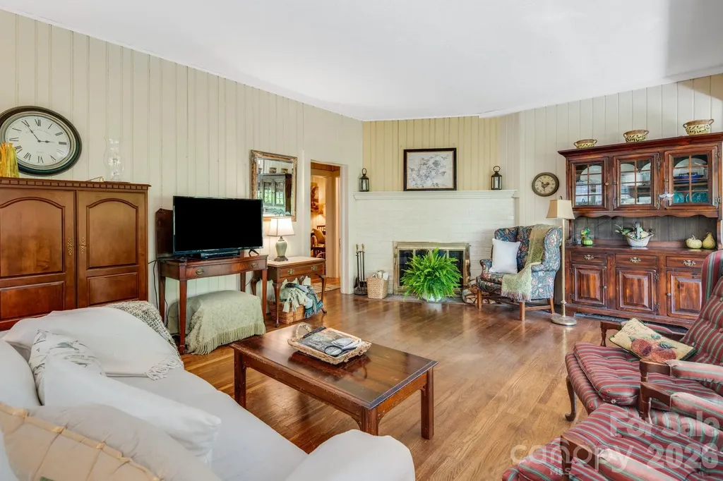 121 Ohara Circle Hendersonville NC 28739