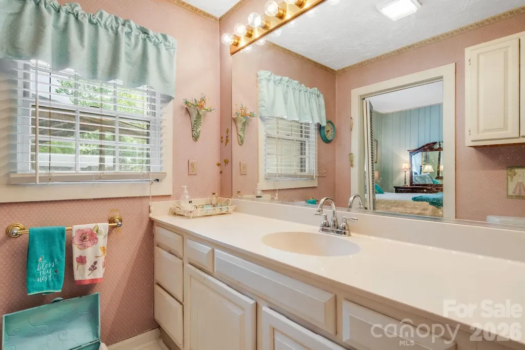 121 Ohara Circle Hendersonville NC 28739