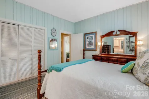 121 Ohara Circle Hendersonville NC 28739