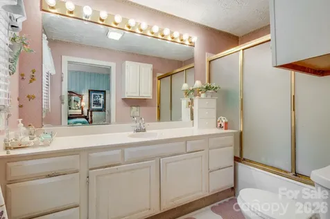 121 Ohara Circle Hendersonville NC 28739