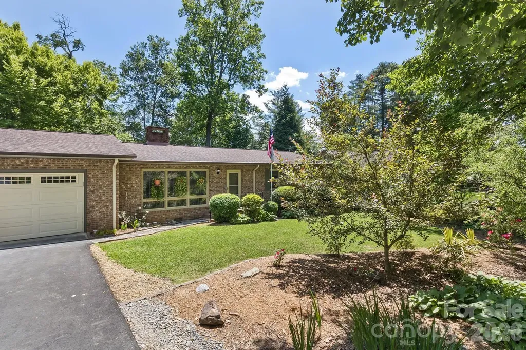 Etowah NC, 29 S Greenwood Forest Drive