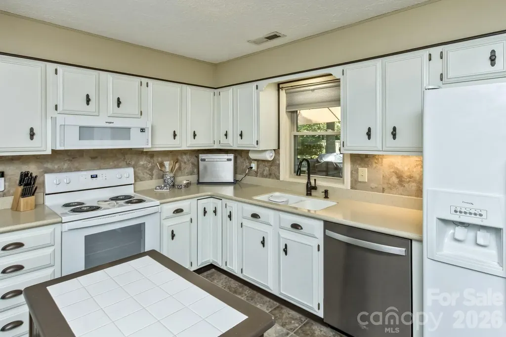 29 S Greenwood Forest Drive Etowah NC 28729
