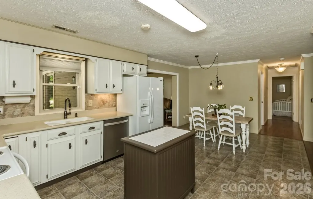 29 S Greenwood Forest Drive Etowah NC 28729