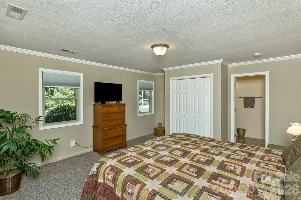 29 S Greenwood Forest Drive Etowah NC 28729