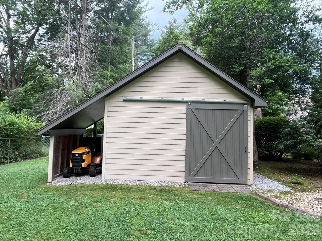 29 S Greenwood Forest Drive Etowah NC 28729