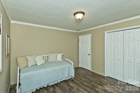 29 S Greenwood Forest Drive Etowah NC 28729