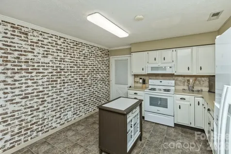 29 S Greenwood Forest Drive Etowah NC 28729