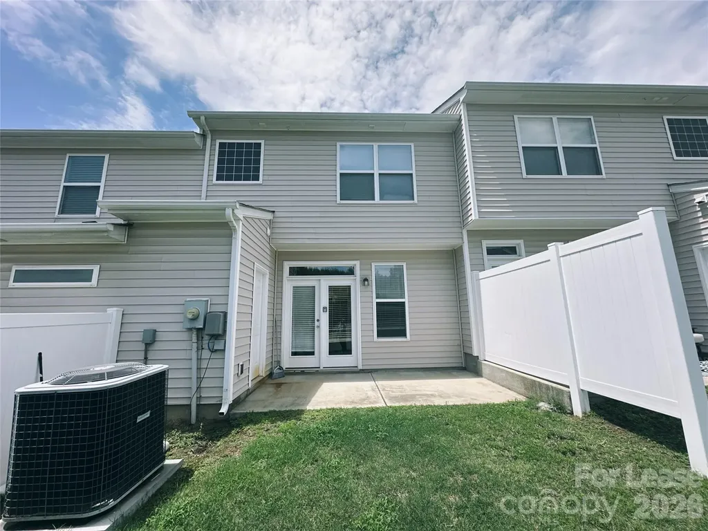2043 Aston Mill Place Charlotte NC 28273