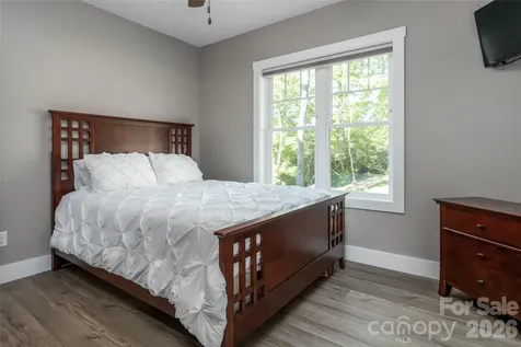 46 Nuthatch Court Fairview NC 28730