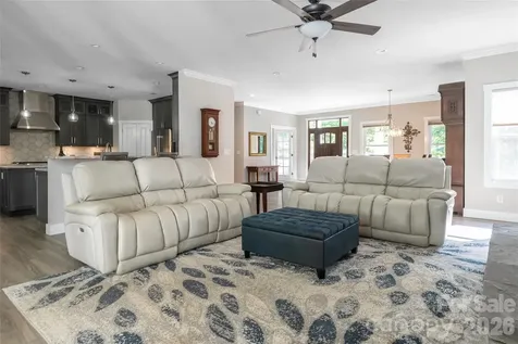 46 Nuthatch Court Fairview NC 28730