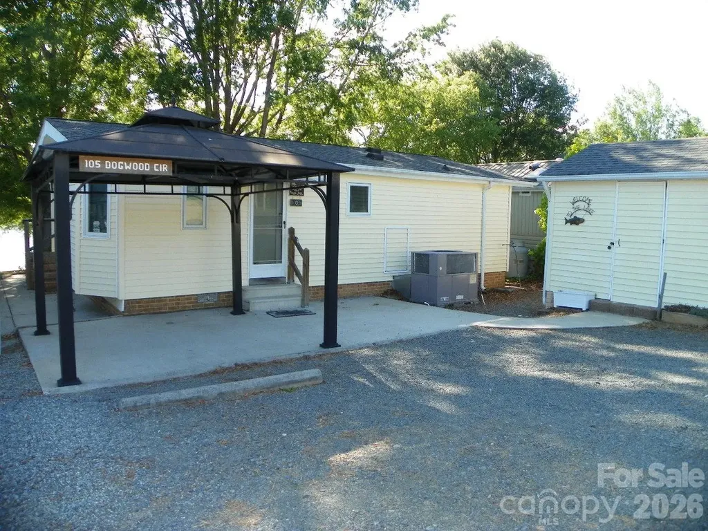 105 Dogwood Circle New London NC 28127
