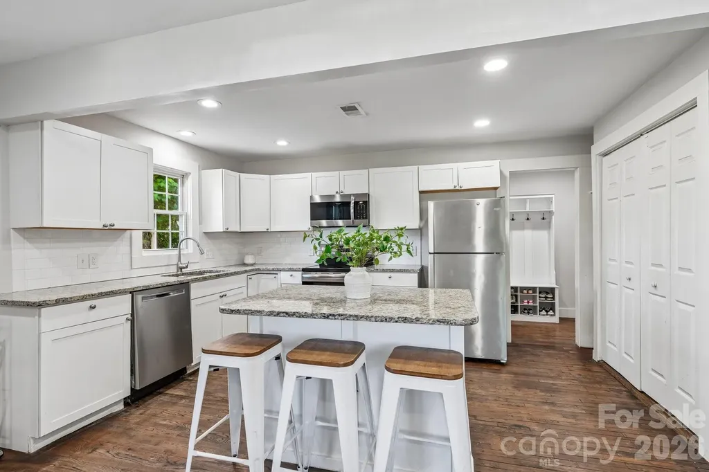 1824 Double Oaks Road Charlotte NC 28206