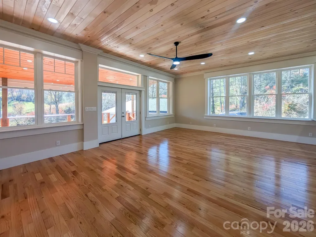 7854 E Us Highway 19e Burnsville NC 28714