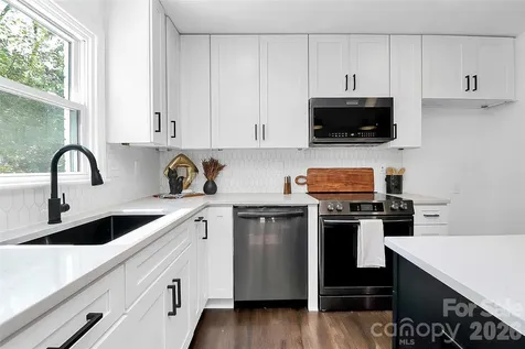 2038 Sandhurst Drive Charlotte NC 28205