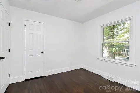 2038 Sandhurst Drive Charlotte NC 28205