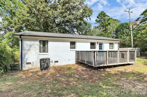 2038 Sandhurst Drive Charlotte NC 28205