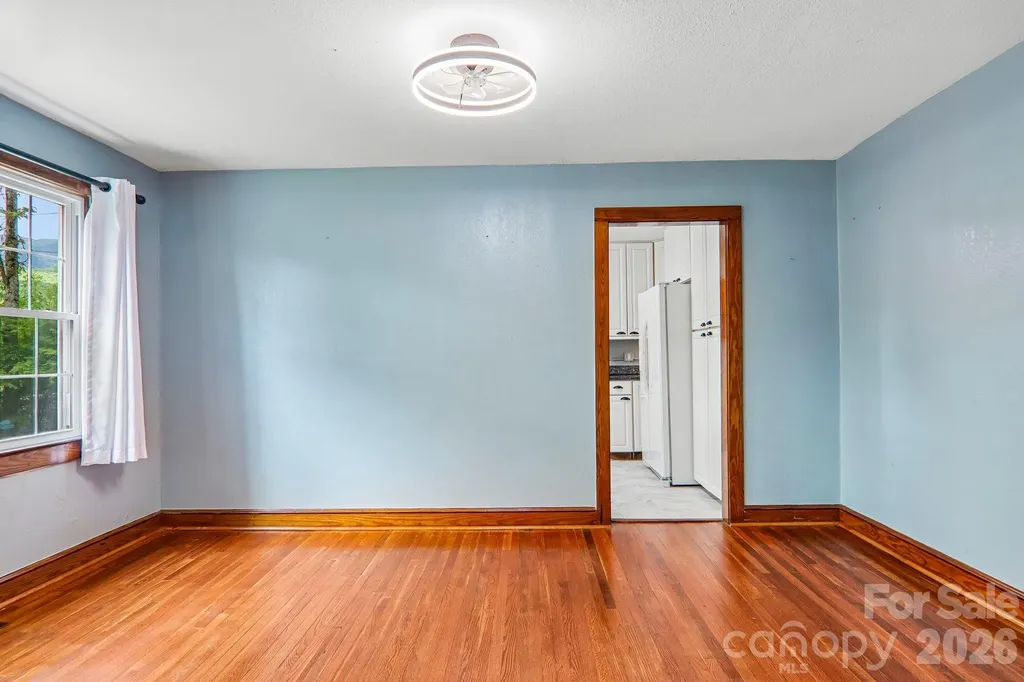2627 White Oak Road Burnsville NC 28714