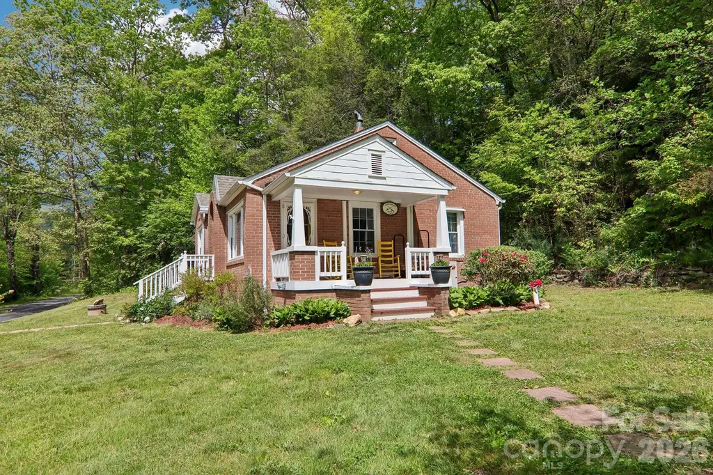 2627 White Oak Road Burnsville NC 28714