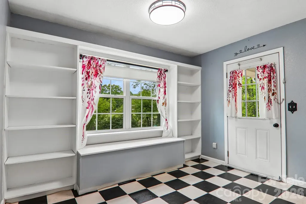 2627 White Oak Road Burnsville NC 28714