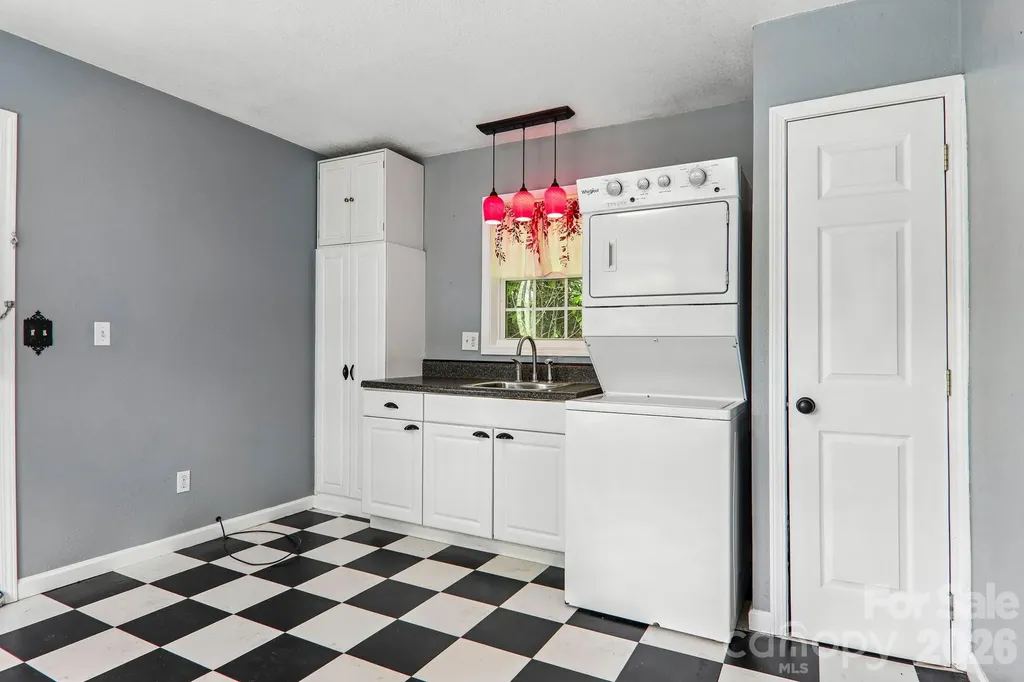 2627 White Oak Road Burnsville NC 28714