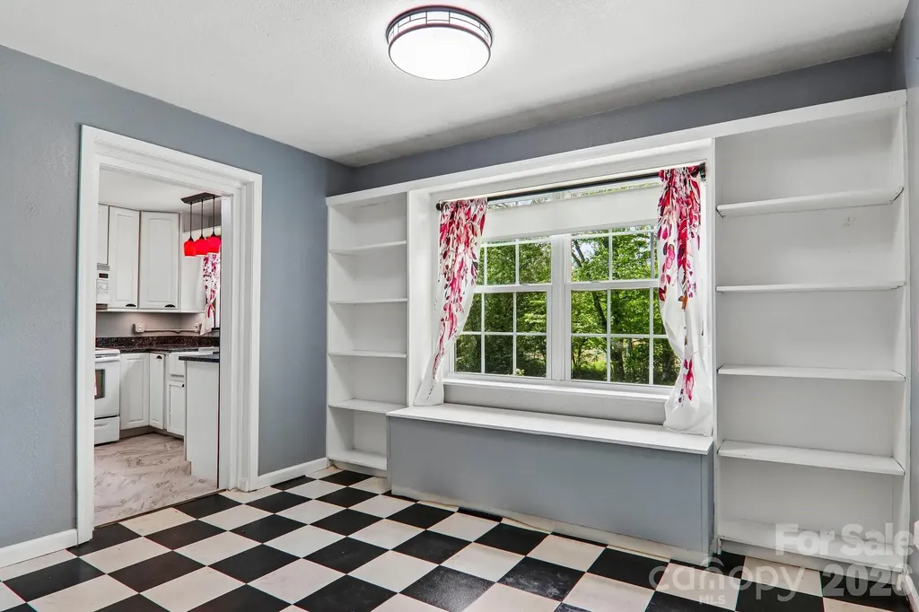2627 White Oak Road Burnsville NC 28714