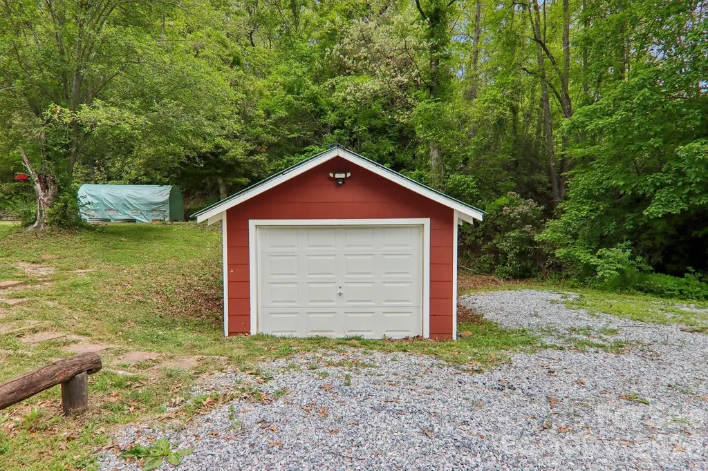 2627 White Oak Road Burnsville NC 28714