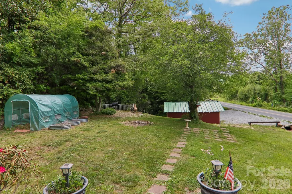 2627 White Oak Road Burnsville NC 28714