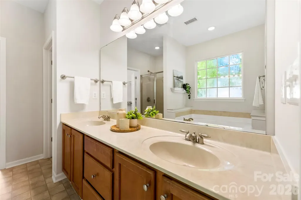 6237 Breckfield Court Charlotte NC 28278