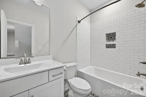 6318 Southgrove Street Charlotte NC 28277