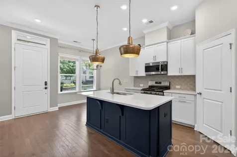 6318 Southgrove Street Charlotte NC 28277