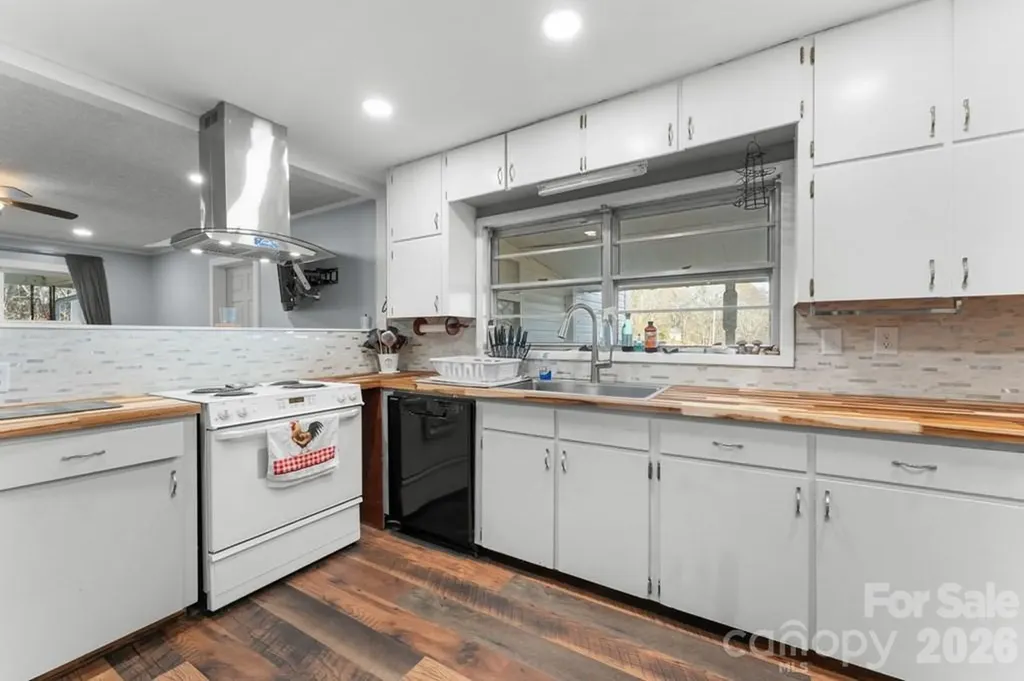 337 Town Mountain Road Hayesville NC 28904