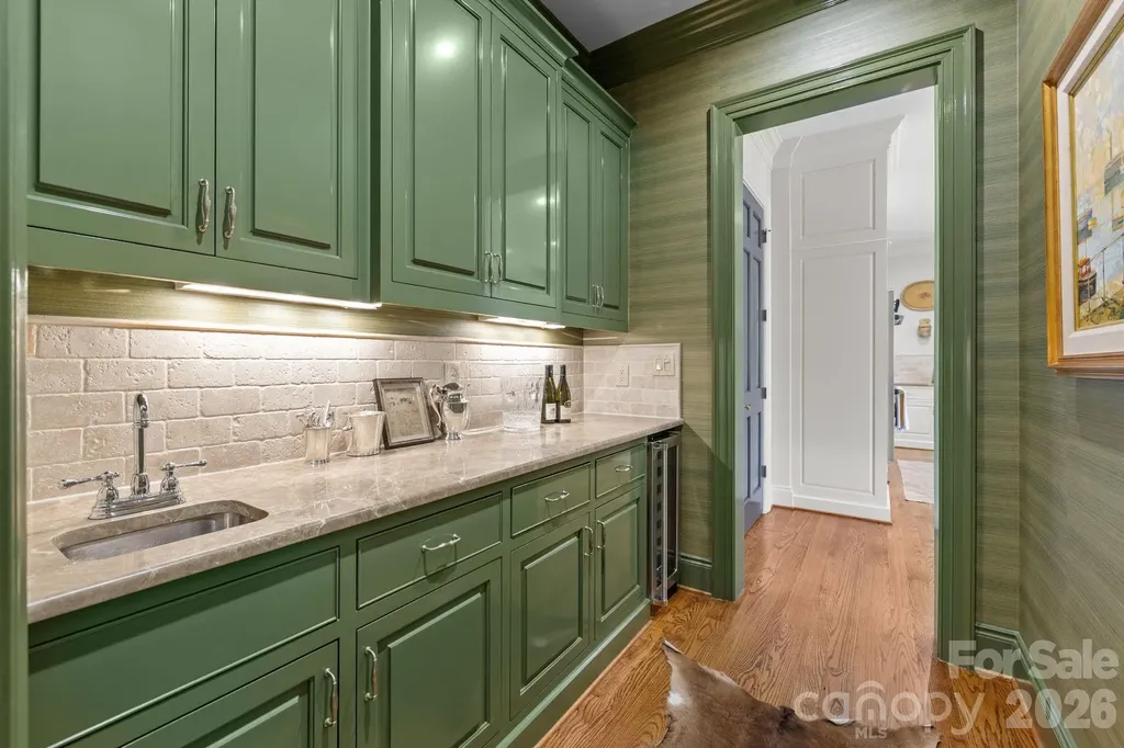 168 Cherokee Road Charlotte NC 28207