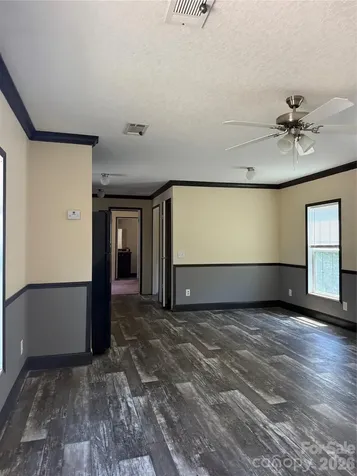 2640 Old Wire Road Wallace SC 29596