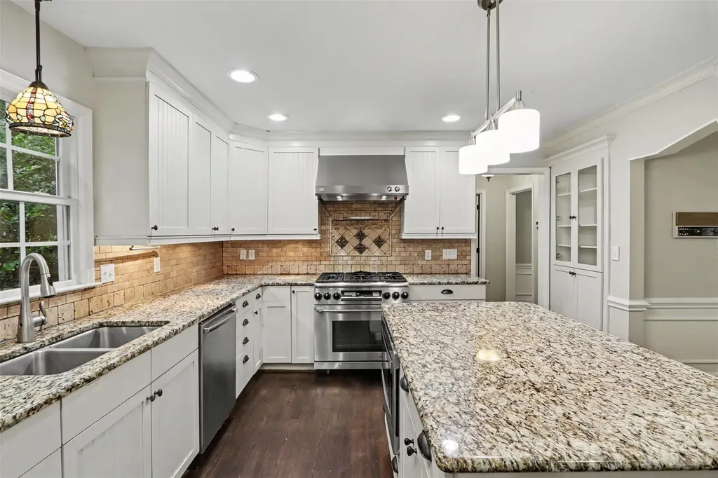 5812 Camelot Drive Charlotte NC 28270