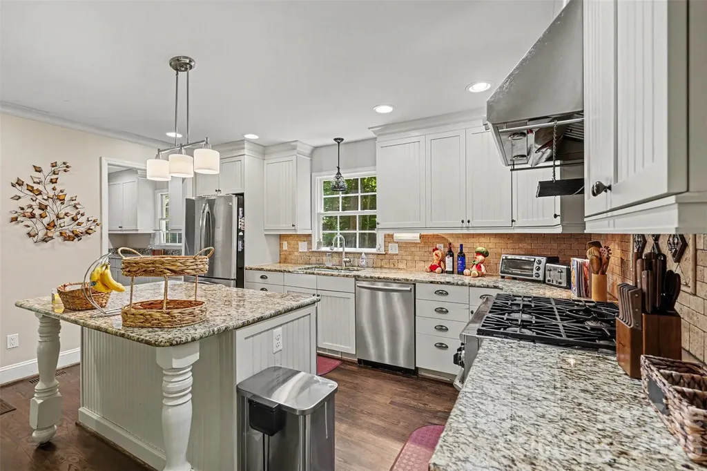 5812 Camelot Drive Charlotte NC 28270