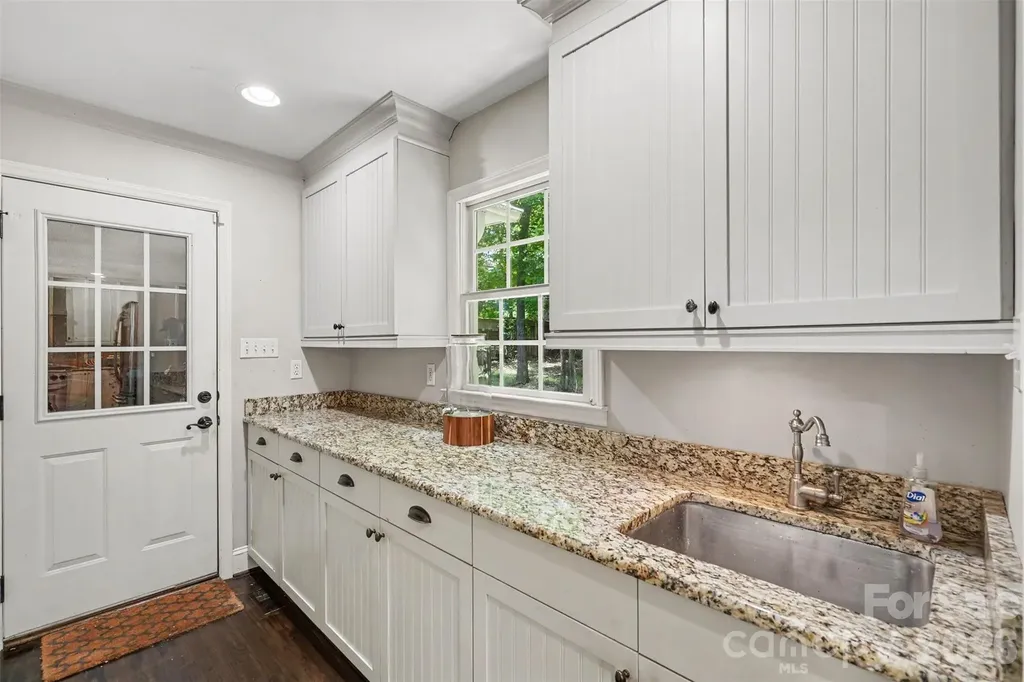 5812 Camelot Drive Charlotte NC 28270