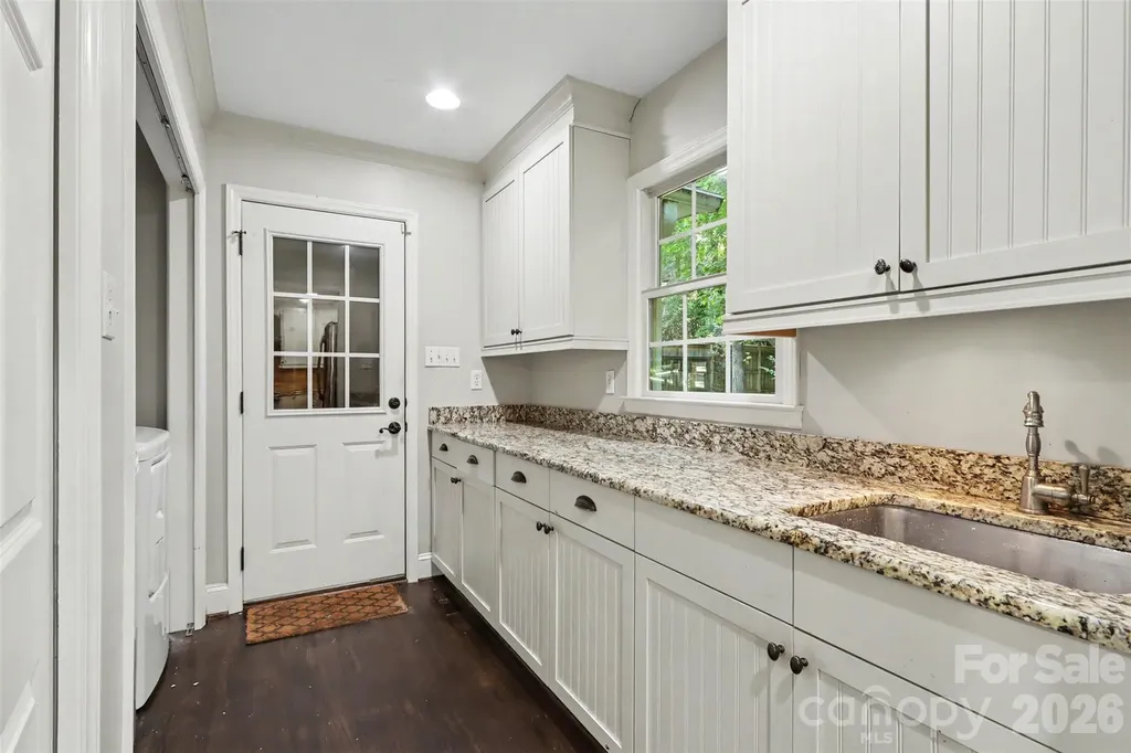 5812 Camelot Drive Charlotte NC 28270