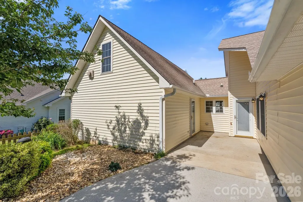 2 Gatehouse Court Asheville NC 28803