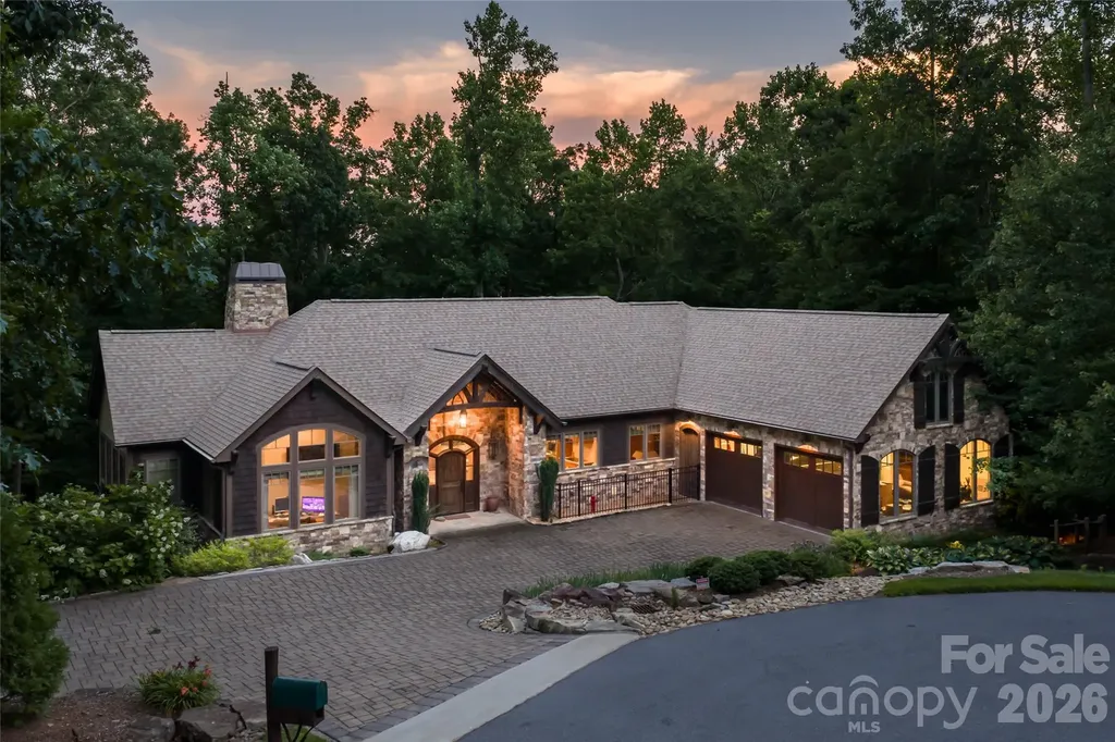 2 Cherokee Orchard Court Fairview NC 28730
