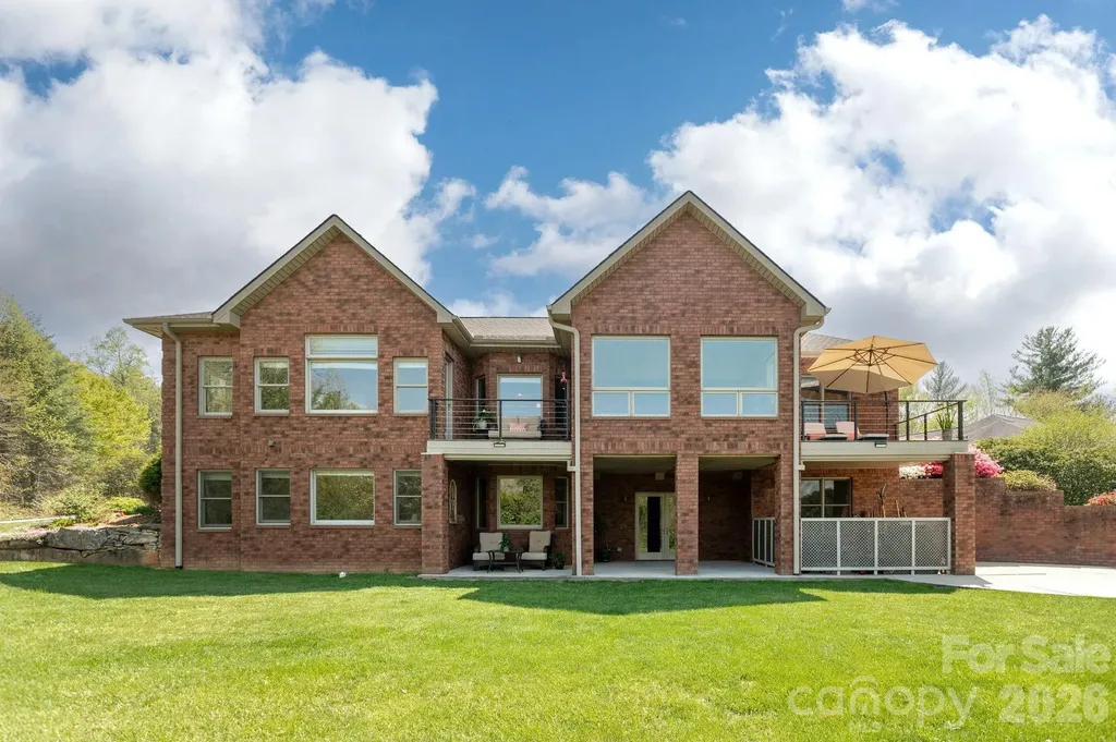 28 Tudor Crescent Court Hendersonville NC 28739