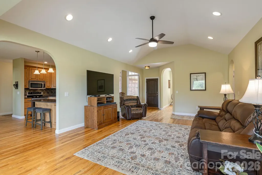 28 Tudor Crescent Court Hendersonville NC 28739