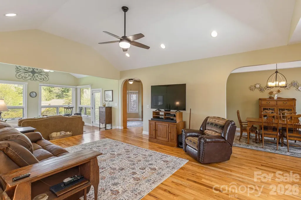 28 Tudor Crescent Court Hendersonville NC 28739