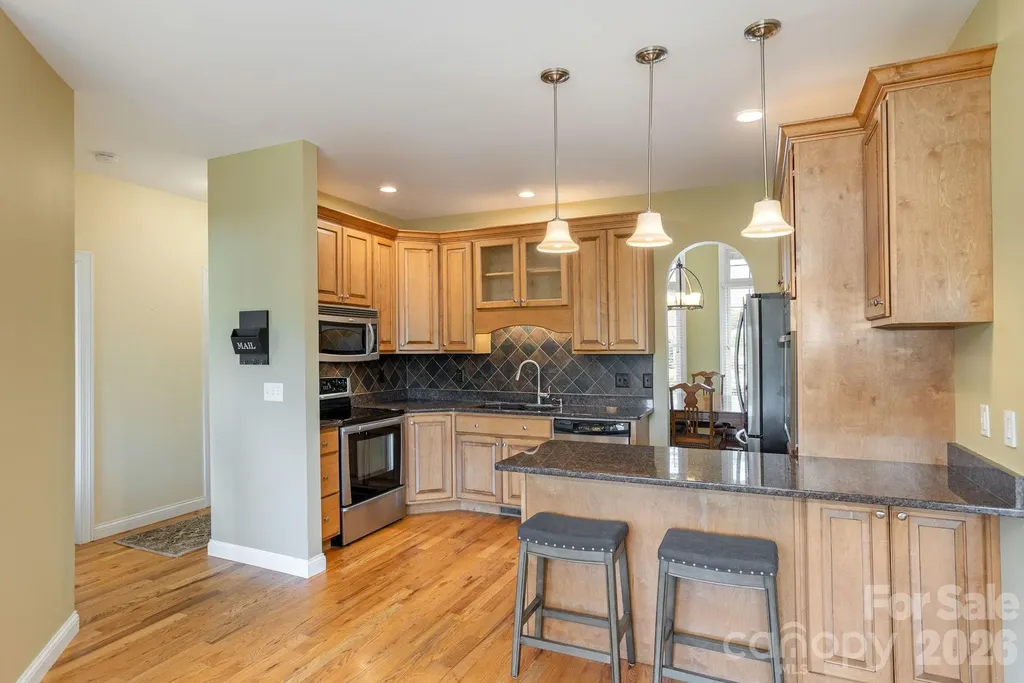 28 Tudor Crescent Court Hendersonville NC 28739