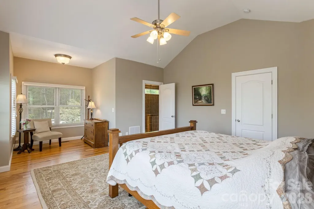 28 Tudor Crescent Court Hendersonville NC 28739