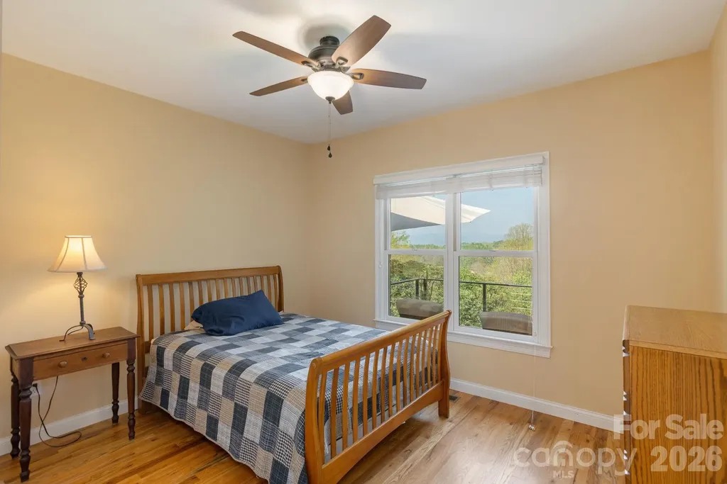 28 Tudor Crescent Court Hendersonville NC 28739