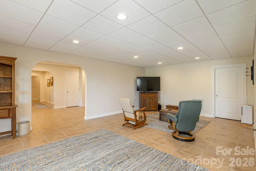 28 Tudor Crescent Court Hendersonville NC 28739
