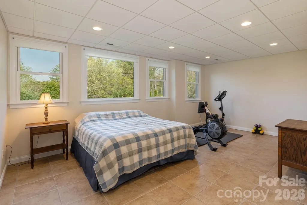 28 Tudor Crescent Court Hendersonville NC 28739