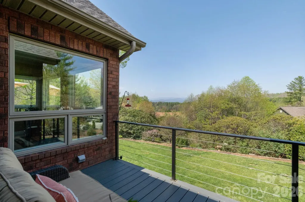 28 Tudor Crescent Court Hendersonville NC 28739