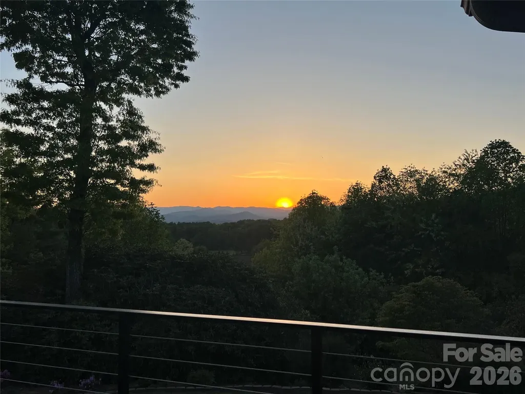 28 Tudor Crescent Court Hendersonville NC 28739