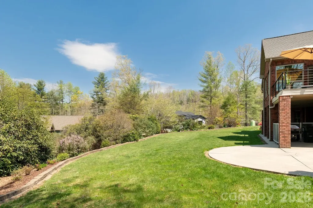 28 Tudor Crescent Court Hendersonville NC 28739